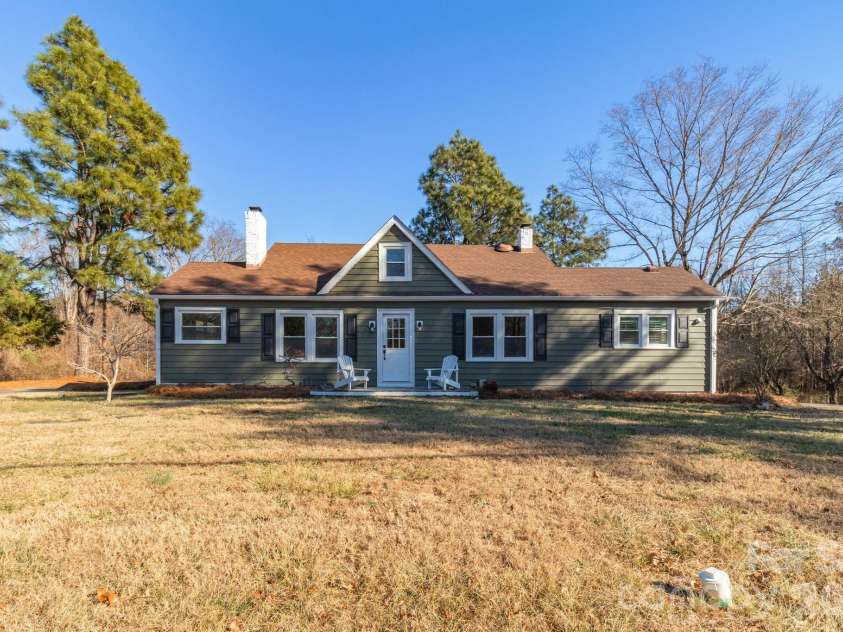 156 Payne Road, Thomasville, NC 27360.  MLS# CAR4337513, YatesRealty ID 10492. 