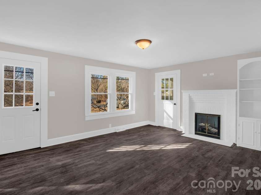 156 Payne Road, Thomasville, NC 27360.  MLS# CAR4337513, YatesRealty ID 10492. 