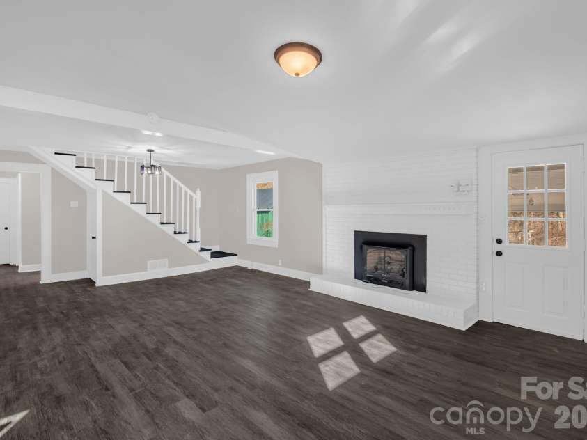 156 Payne Road, Thomasville, NC 27360.  MLS# CAR4337513, YatesRealty ID 10492. 