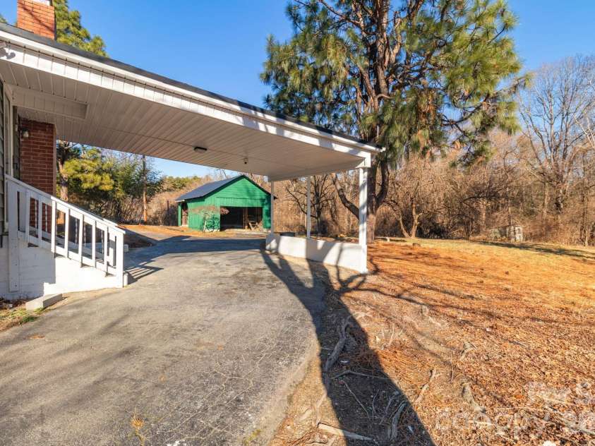 156 Payne Road, Thomasville, NC 27360.  MLS# CAR4337513, YatesRealty ID 10492. 