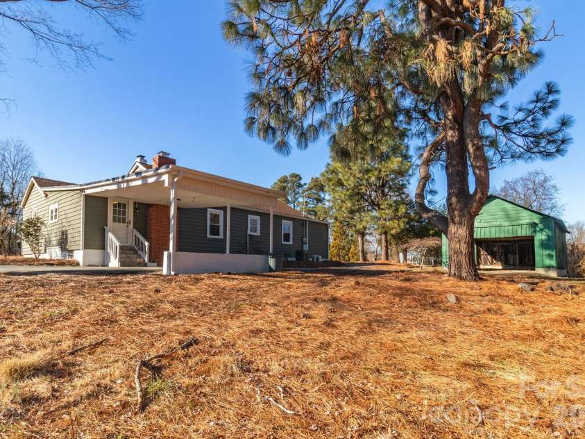 156 Payne Road, Thomasville, NC 27360.  MLS# CAR4337513, YatesRealty ID 10492. 