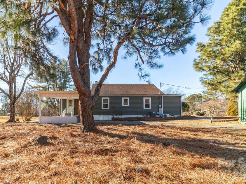 156 Payne Road, Thomasville, NC 27360.  MLS# CAR4337513, YatesRealty ID 10492. 