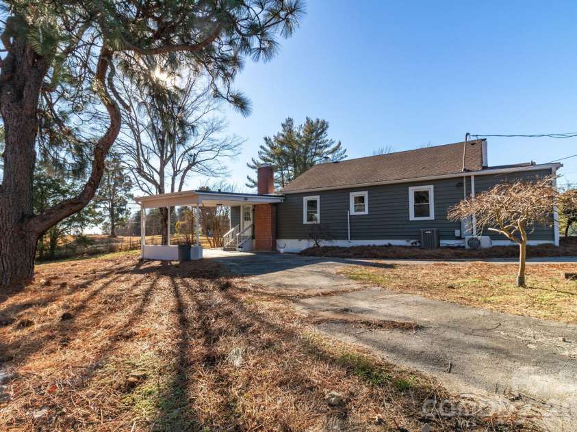 156 Payne Road, Thomasville, NC 27360.  MLS# CAR4337513, YatesRealty ID 10492. 