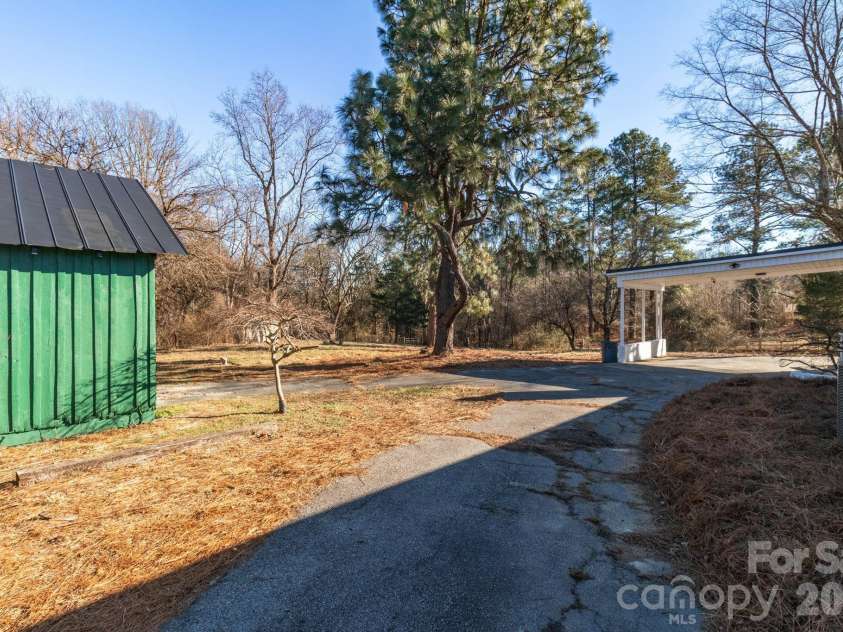 156 Payne Road, Thomasville, NC 27360.  MLS# CAR4337513, YatesRealty ID 10492. 