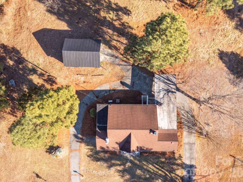 156 Payne Road, Thomasville, NC 27360.  MLS# CAR4337513, YatesRealty ID 10492. 