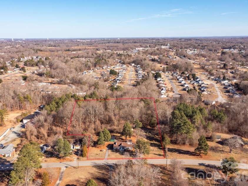 156 Payne Road, Thomasville, NC 27360.  MLS# CAR4337513, YatesRealty ID 10492. 