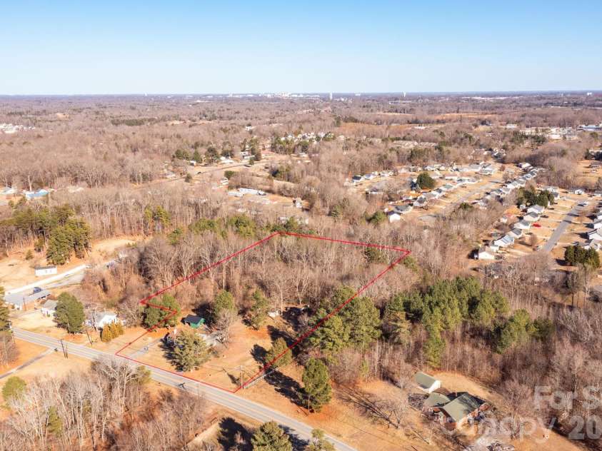 156 Payne Road, Thomasville, NC 27360.  MLS# CAR4337513, YatesRealty ID 10492. 