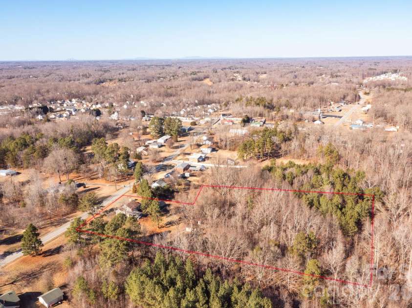 156 Payne Road, Thomasville, NC 27360.  MLS# CAR4337513, YatesRealty ID 10492. 