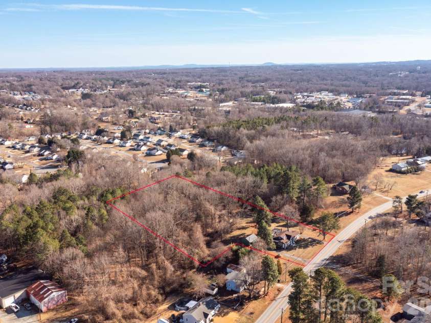 156 Payne Road, Thomasville, NC 27360.  MLS# CAR4337513, YatesRealty ID 10492. 