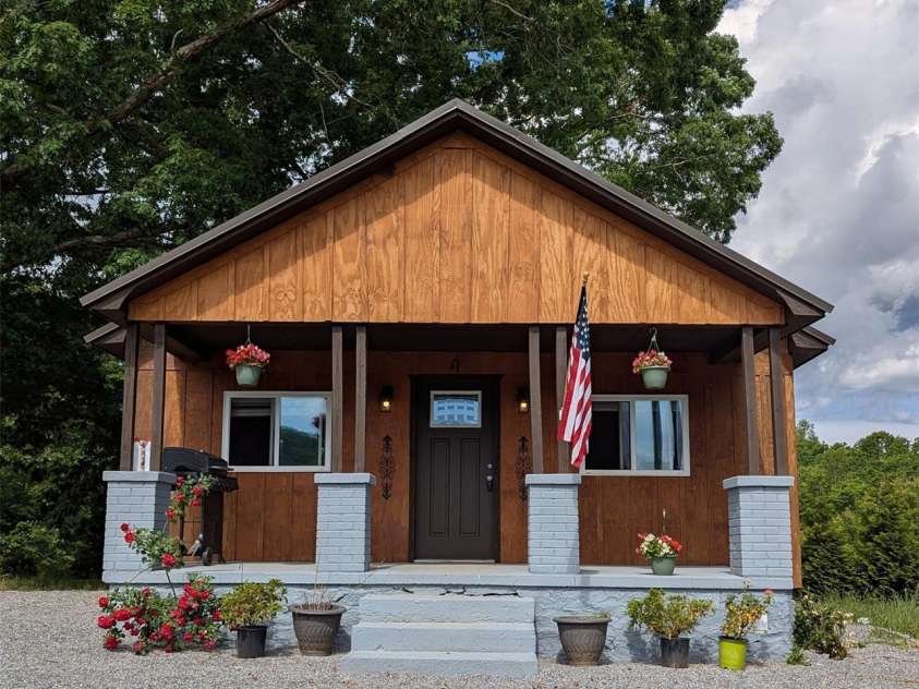 2991 Brad Deal Road, Valdese, NC 28690.  MLS# CAR4254989, YatesRealty ID 10492. 