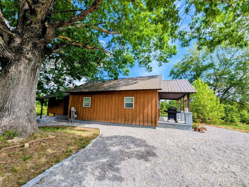2991 Brad Deal Road, Valdese, NC 28690.  MLS# CAR4254989, YatesRealty ID 10492. 