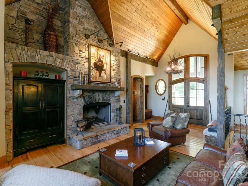 105 Rocky Knob Road, Burnsville, NC 28714.  MLS# CAR4254494, YatesRealty ID 10494. 