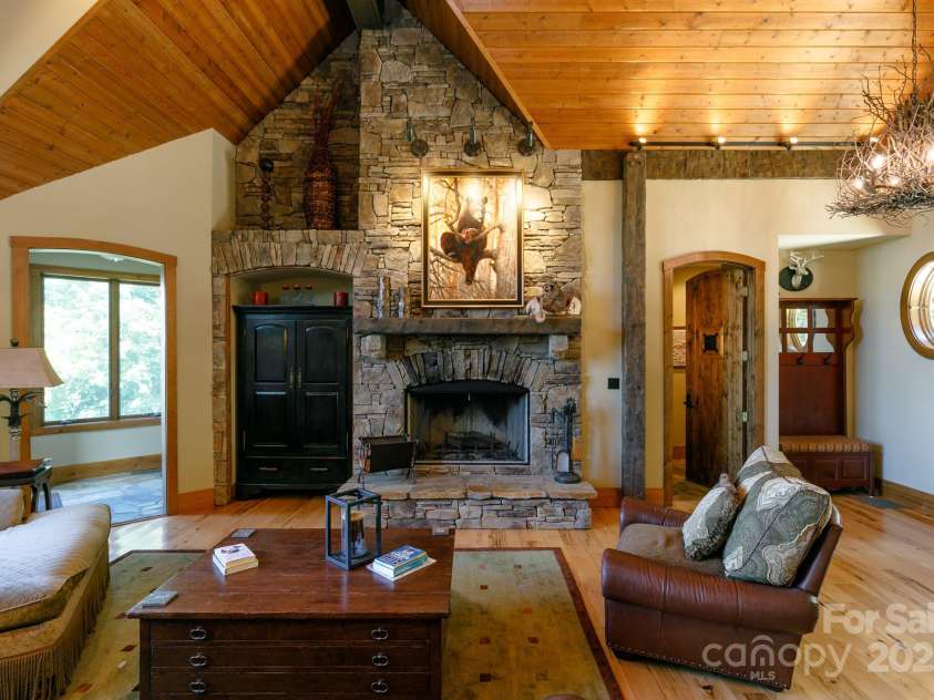 105 Rocky Knob Road, Burnsville, NC 28714.  MLS# CAR4254494, YatesRealty ID 10494. 