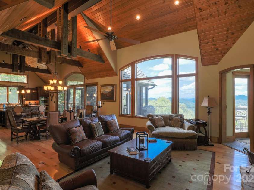 105 Rocky Knob Road, Burnsville, NC 28714.  MLS# CAR4254494, YatesRealty ID 10494. 