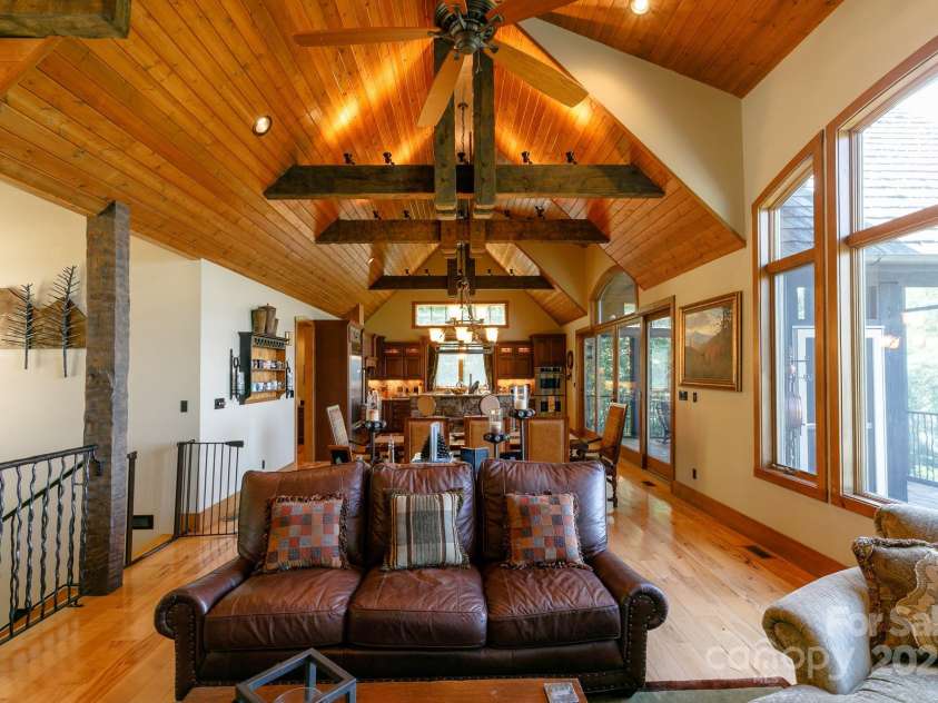 105 Rocky Knob Road, Burnsville, NC 28714.  MLS# CAR4254494, YatesRealty ID 10494. 