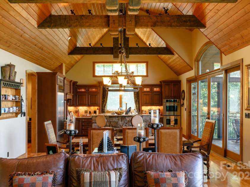 105 Rocky Knob Road, Burnsville, NC 28714.  MLS# CAR4254494, YatesRealty ID 10494. 