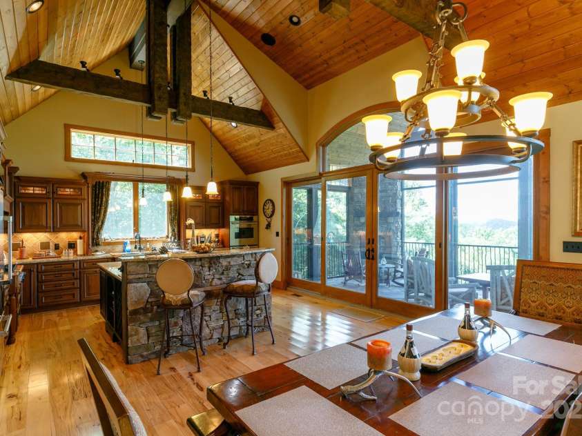 105 Rocky Knob Road, Burnsville, NC 28714.  MLS# CAR4254494, YatesRealty ID 10494. 