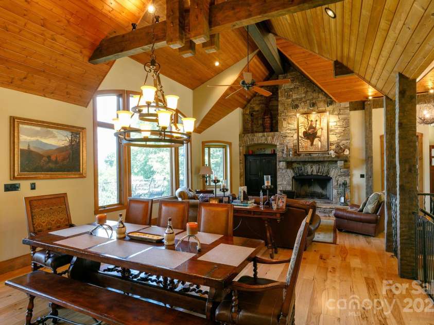 105 Rocky Knob Road, Burnsville, NC 28714.  MLS# CAR4254494, YatesRealty ID 10494. 