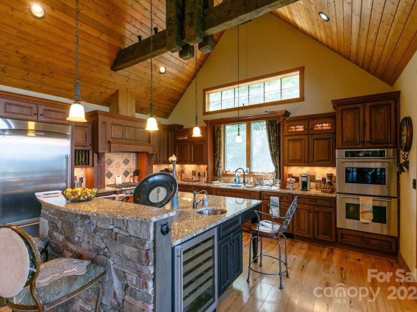 105 Rocky Knob Road, Burnsville, NC 28714.  MLS# CAR4254494, YatesRealty ID 10494. 