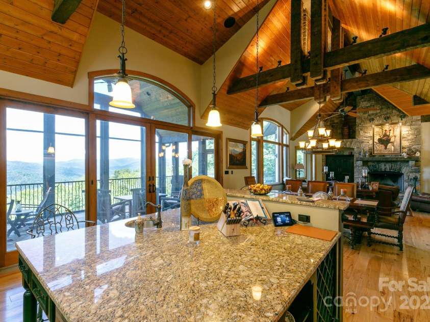 105 Rocky Knob Road, Burnsville, NC 28714.  MLS# CAR4254494, YatesRealty ID 10494. 
