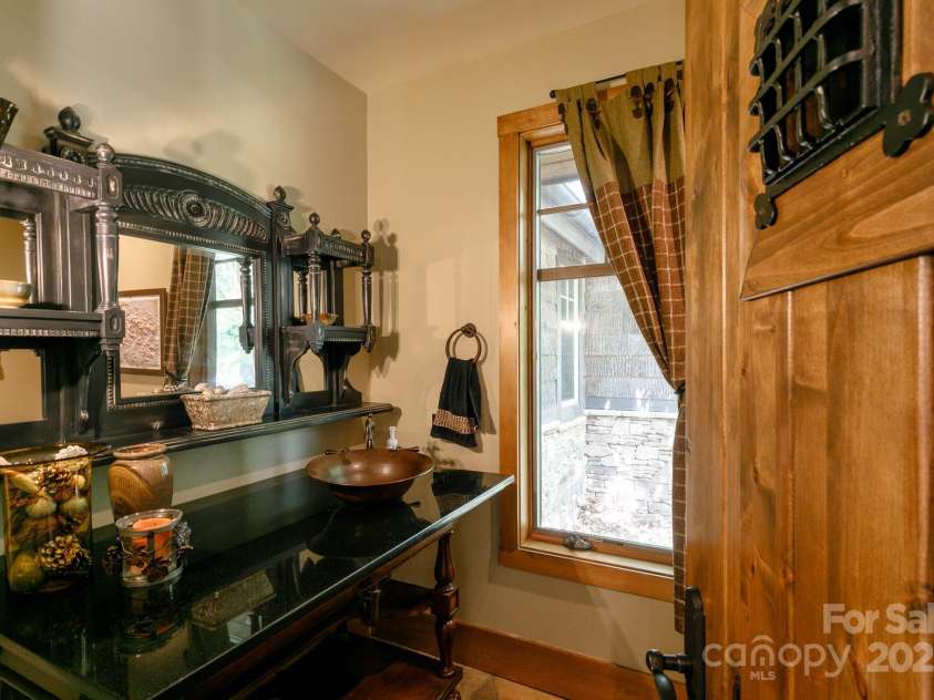 105 Rocky Knob Road, Burnsville, NC 28714.  MLS# CAR4254494, YatesRealty ID 10494. 