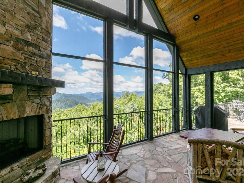 105 Rocky Knob Road, Burnsville, NC 28714.  MLS# CAR4254494, YatesRealty ID 10494. 