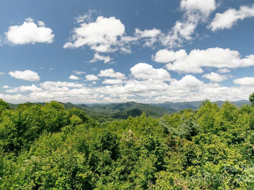 105 Rocky Knob Road, Burnsville, NC 28714.  MLS# CAR4254494, YatesRealty ID 10494. 