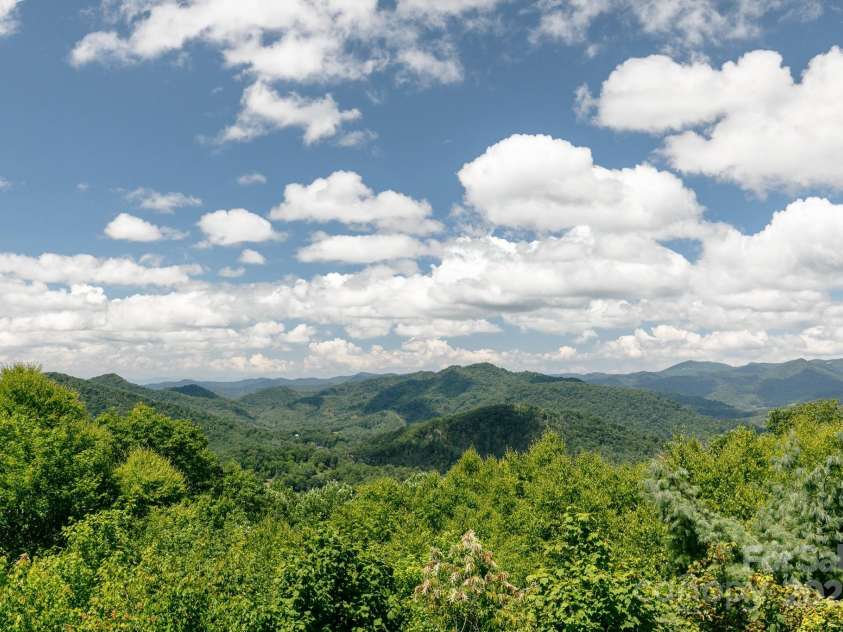 105 Rocky Knob Road, Burnsville, NC 28714.  MLS# CAR4254494, YatesRealty ID 10494. 