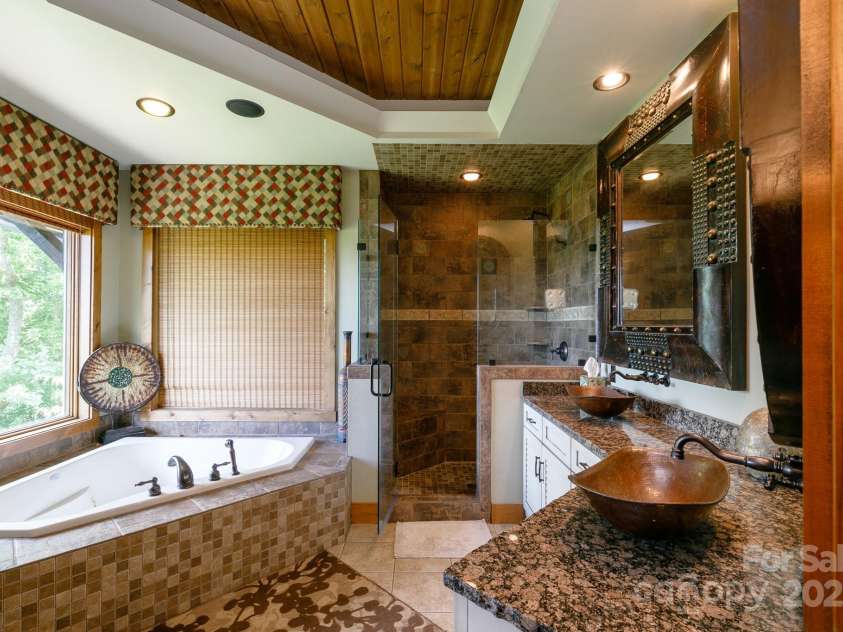 105 Rocky Knob Road, Burnsville, NC 28714.  MLS# CAR4254494, YatesRealty ID 10494. 