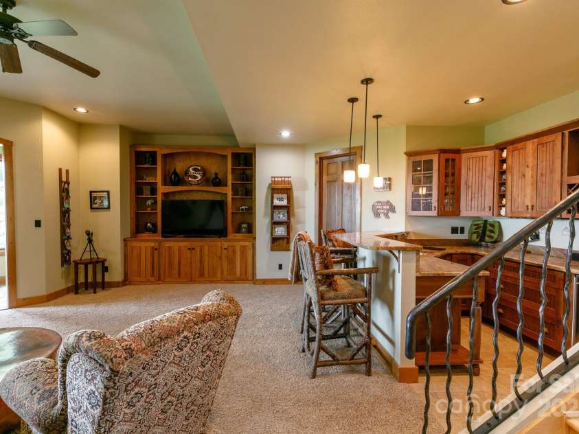 105 Rocky Knob Road, Burnsville, NC 28714.  MLS# CAR4254494, YatesRealty ID 10494. 
