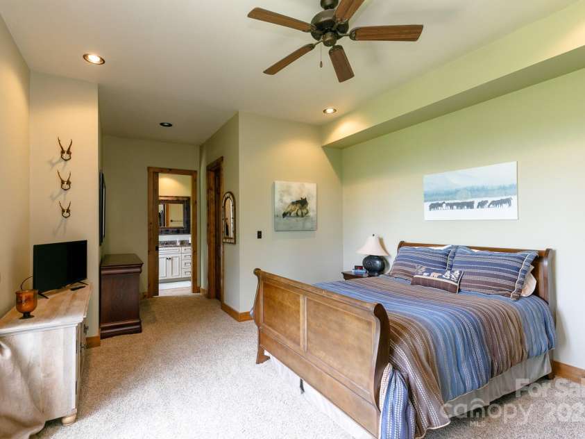 105 Rocky Knob Road, Burnsville, NC 28714.  MLS# CAR4254494, YatesRealty ID 10494. 