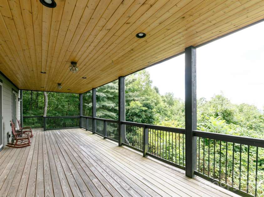 105 Rocky Knob Road, Burnsville, NC 28714.  MLS# CAR4254494, YatesRealty ID 10494. 