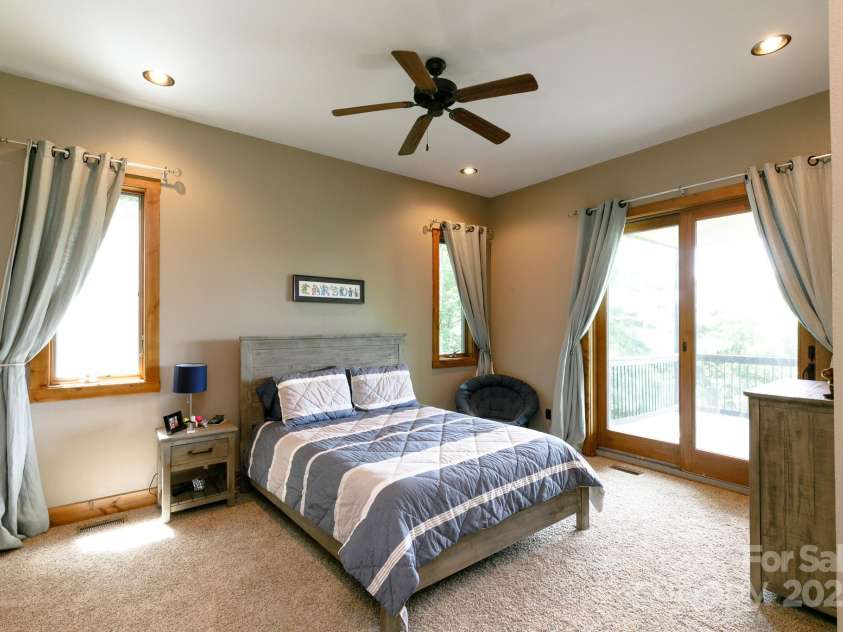 105 Rocky Knob Road, Burnsville, NC 28714.  MLS# CAR4254494, YatesRealty ID 10494. 