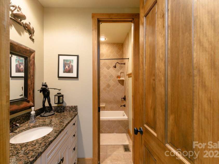 105 Rocky Knob Road, Burnsville, NC 28714.  MLS# CAR4254494, YatesRealty ID 10494. 