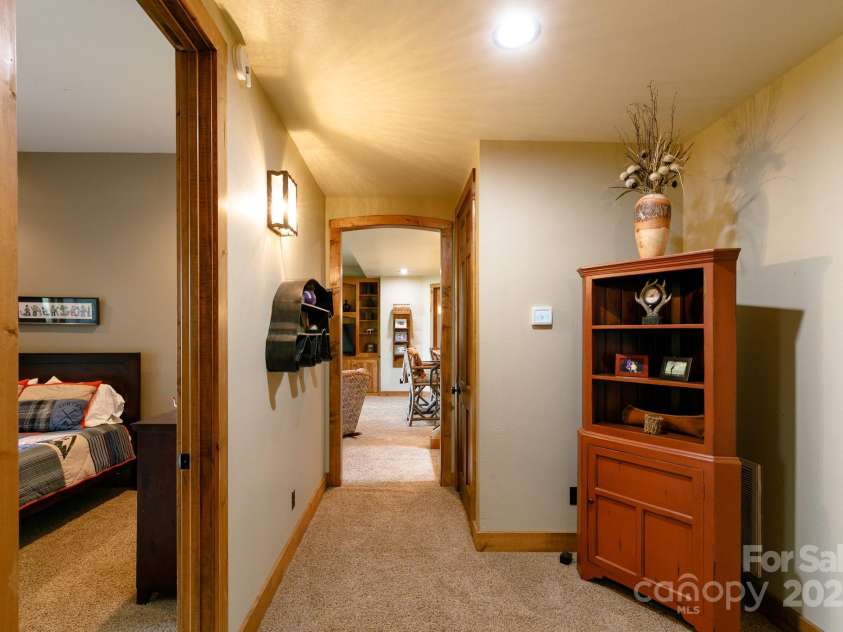 105 Rocky Knob Road, Burnsville, NC 28714.  MLS# CAR4254494, YatesRealty ID 10494. 