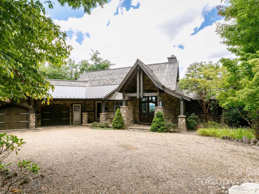 105 Rocky Knob Road, Burnsville, NC 28714.  MLS# CAR4254494, YatesRealty ID 10494. 