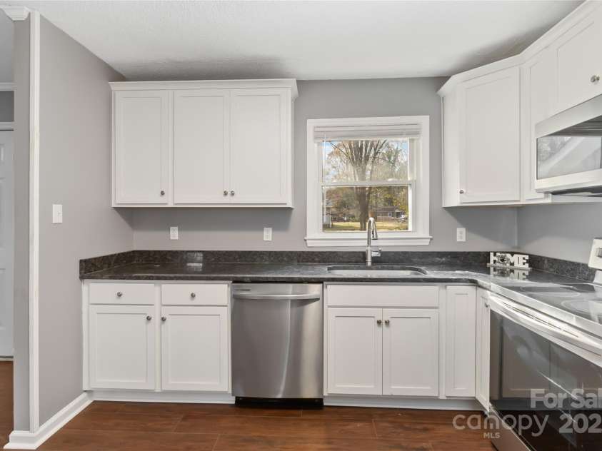 1637 Sumner Drive, Rock Hill, SC 29732.  MLS# CAR4255160, YatesRealty ID 10495. 
