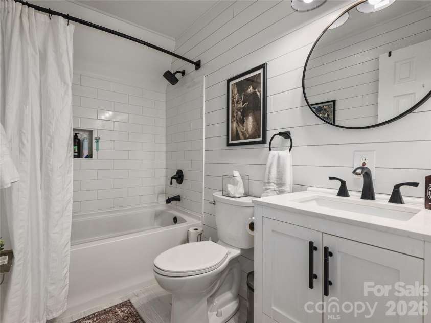 116 Vehorn Road, Fairview, NC 28730.  MLS# CAR4354116, YatesRealty ID 10496. Upper Level Bathroom