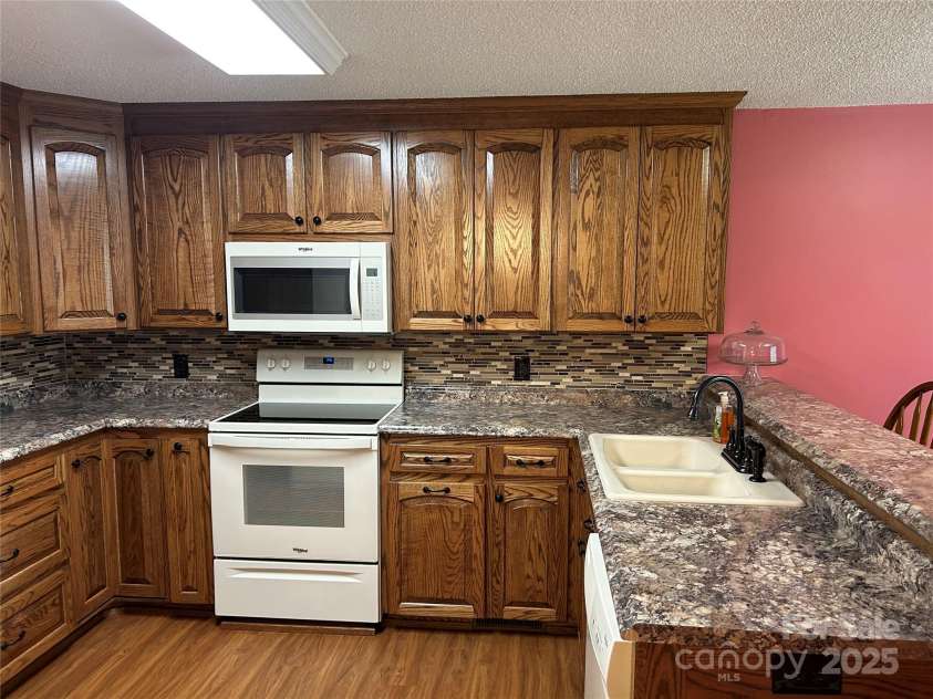 229 Garden Lakes Drive, Blacksburg, SC 29702.  MLS# CAR4253286, YatesRealty ID 10496. 