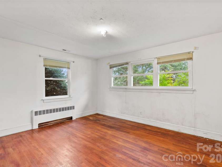 474 Main Street, Mars Hill, NC 28754.  MLS# CAR4343088, YatesRealty ID 10497. 