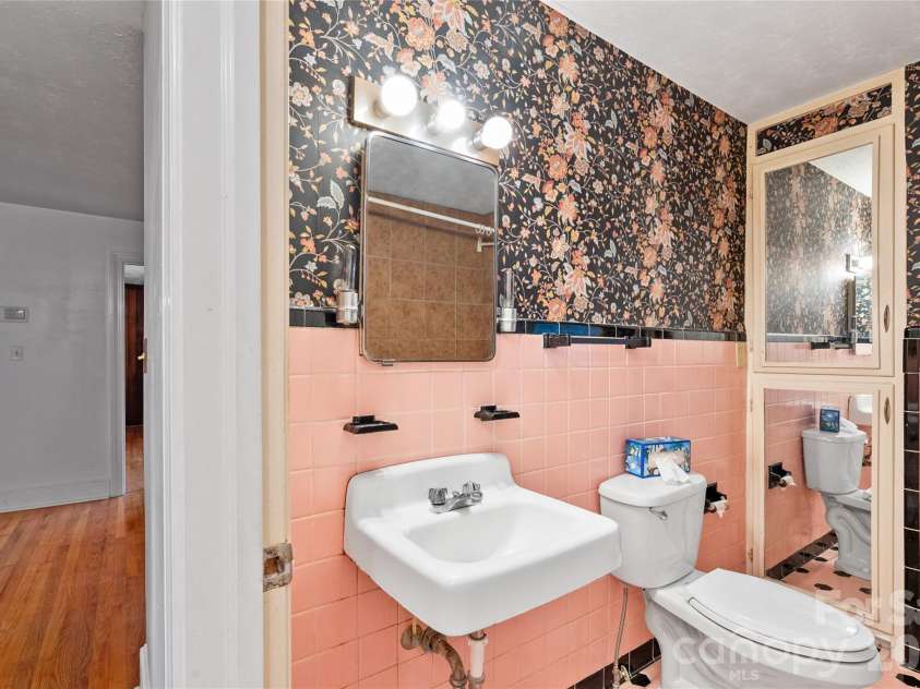474 Main Street, Mars Hill, NC 28754.  MLS# CAR4343088, YatesRealty ID 10497. 