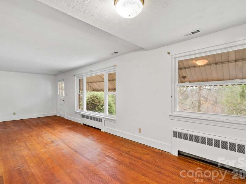 474 Main Street, Mars Hill, NC 28754.  MLS# CAR4343088, YatesRealty ID 10497. 