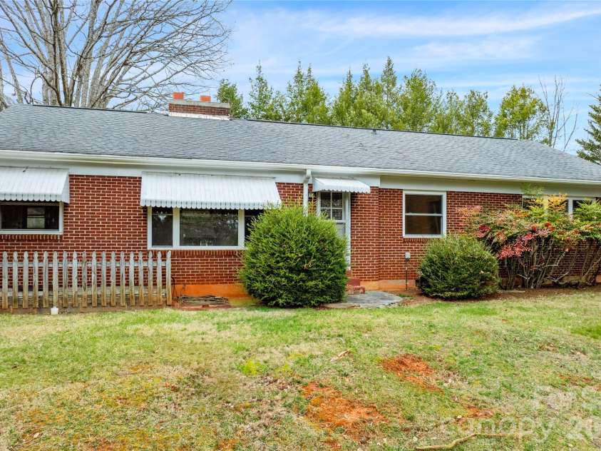 474 Main Street, Mars Hill, NC 28754.  MLS# CAR4343088, YatesRealty ID 10497. 