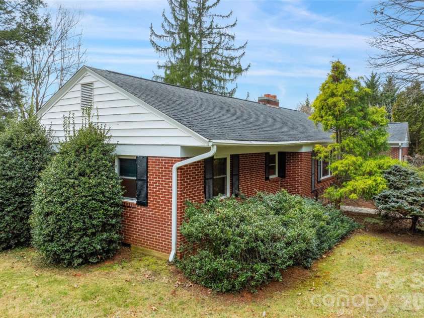474 Main Street, Mars Hill, NC 28754.  MLS# CAR4343088, YatesRealty ID 10497. 