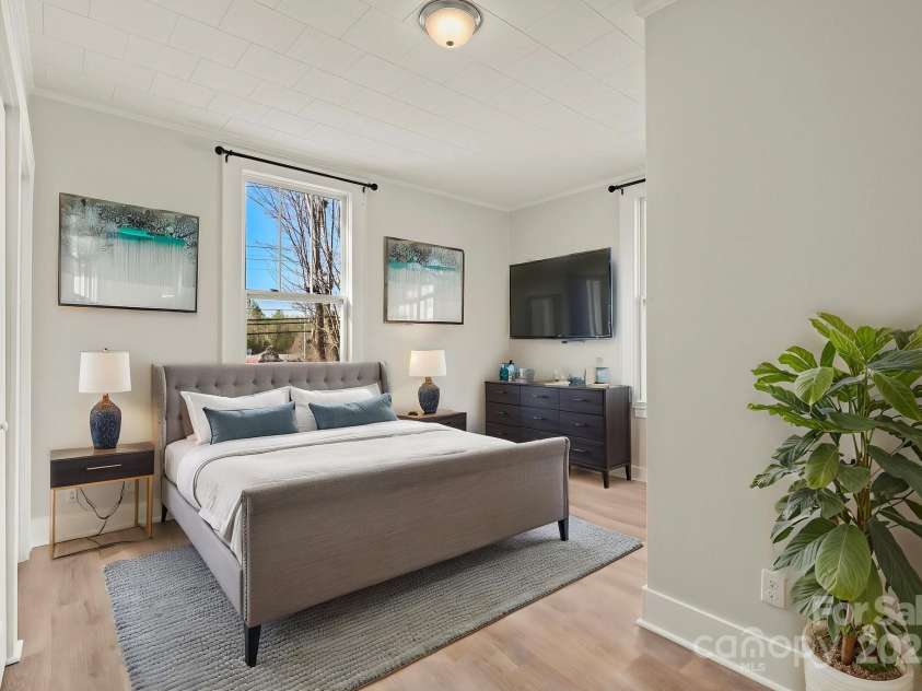 1211 College Avenue, Lenoir, NC 28645.  MLS# CAR4247707, YatesRealty ID 10499. 