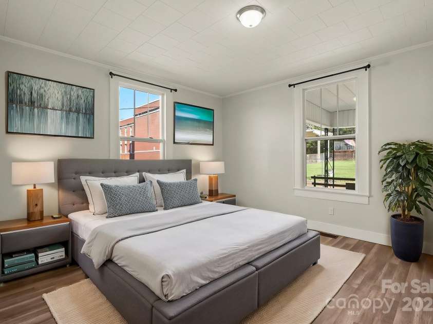 1211 College Avenue, Lenoir, NC 28645.  MLS# CAR4247707, YatesRealty ID 10499. 