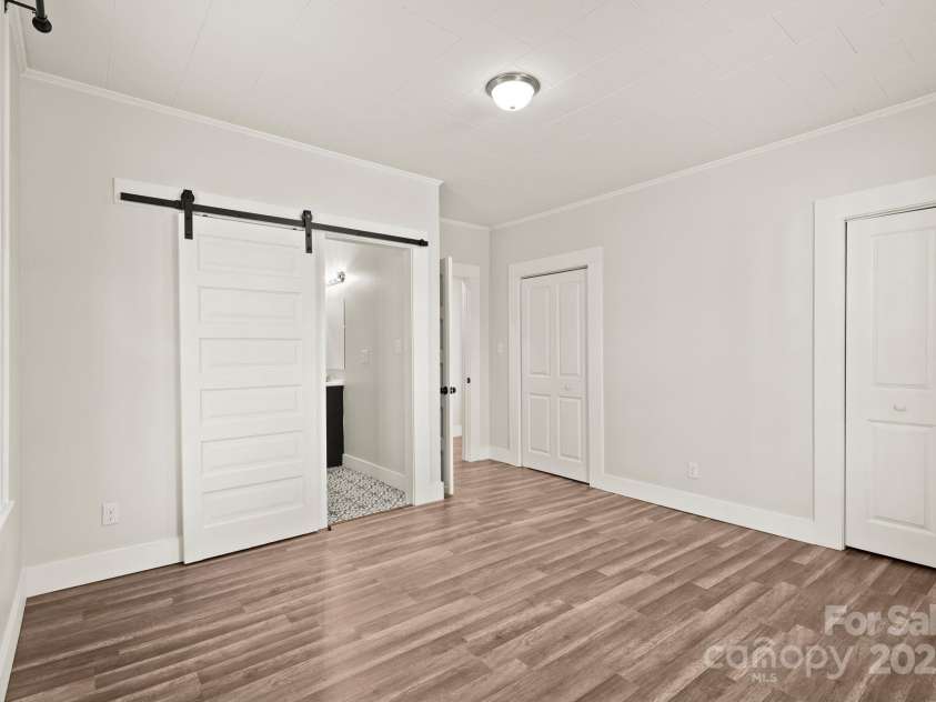 1211 College Avenue, Lenoir, NC 28645.  MLS# CAR4247707, YatesRealty ID 10499. 