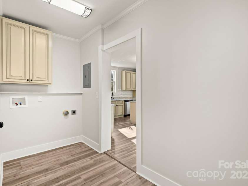 1211 College Avenue, Lenoir, NC 28645.  MLS# CAR4247707, YatesRealty ID 10499. 