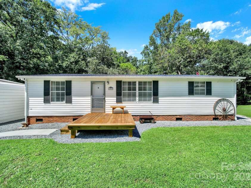 1219 Neely Smith Lane, Gastonia, NC 28056.  MLS# CAR4297721, YatesRealty ID 105. 