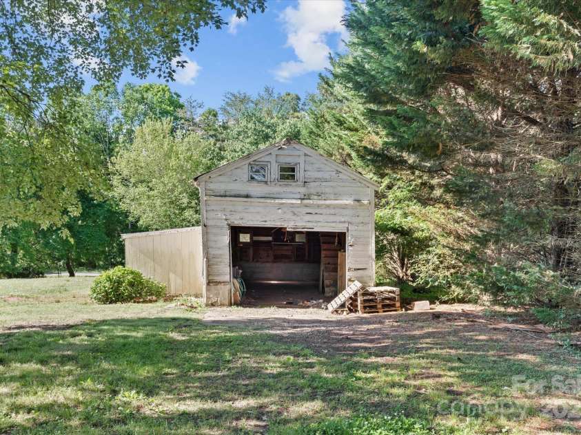 1516 Brock Road, Yadkinville, NC 27055.  MLS# CAR4253863, YatesRealty ID 105. 